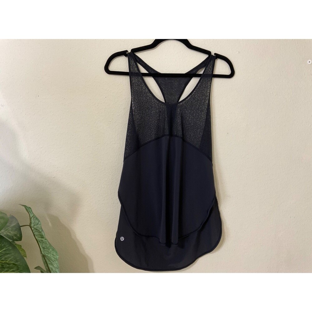 Lululemon Twist And Train Tank Black Side Slits measures to a size small